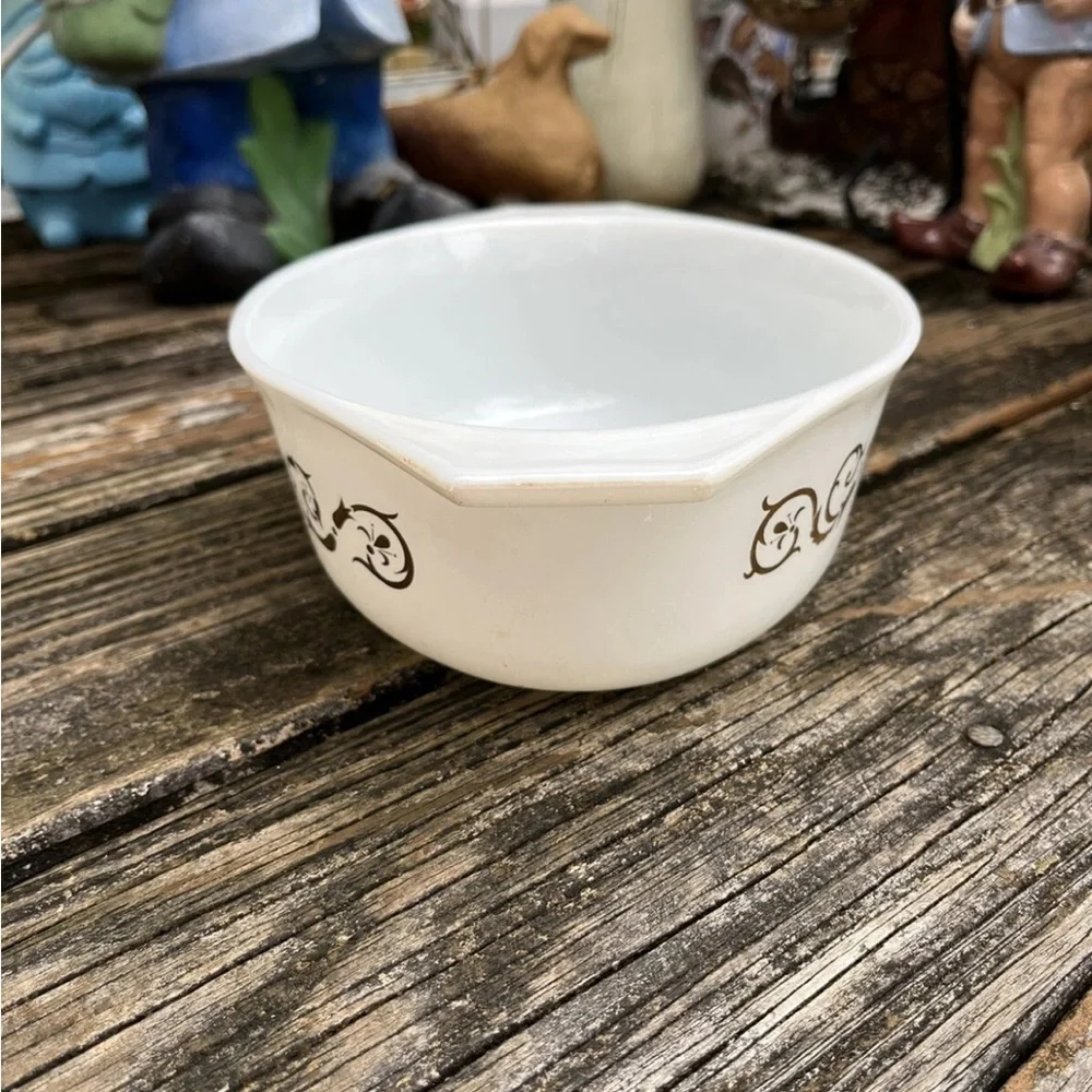 Pyrex Empire Scroll 043 Oval Casserole Dish Glass 1.5 Quart Vintage 60s 1961